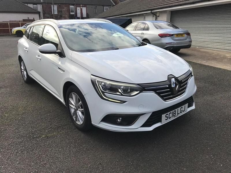 White Used 2018 Renault Mégane GrandTour Dynamique Estate | £9,995 (Good price) - Image 1/4