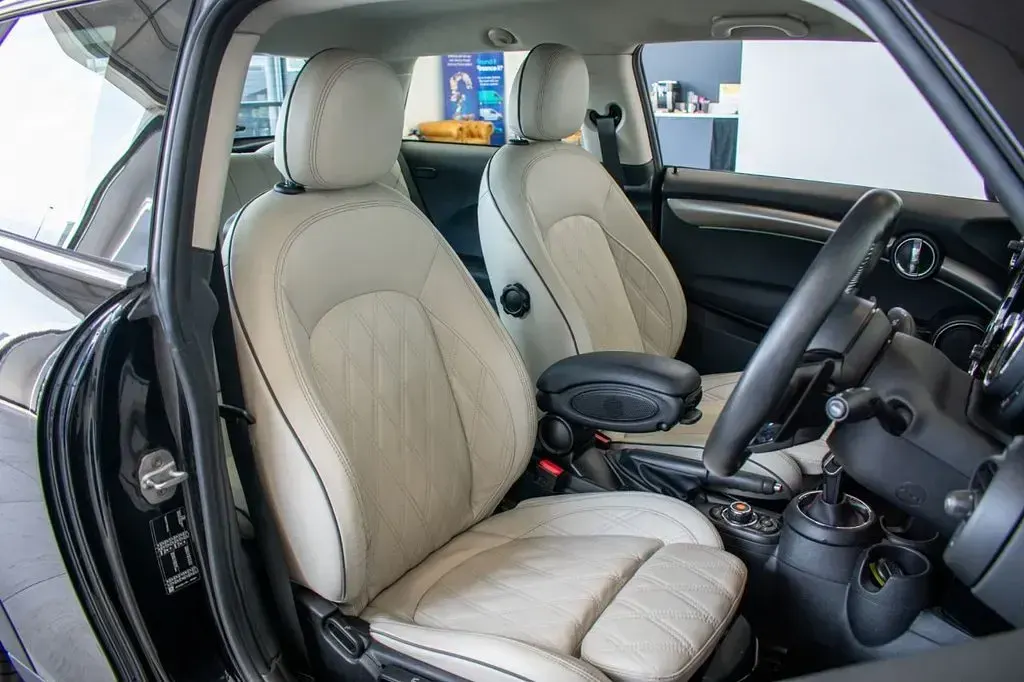 Used Mini Cooper S Exclusive 192 HP (141 kW) 2019 Black Hatchback
