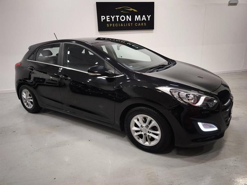 Used Hyundai i30 SE 110 HP (80 kW) 2015 Black Hatchback