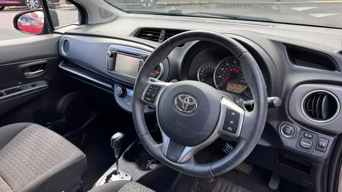 Used Toyota Yaris Multidrive S 99 HP (72 kW) 2014 Grey Hatchback