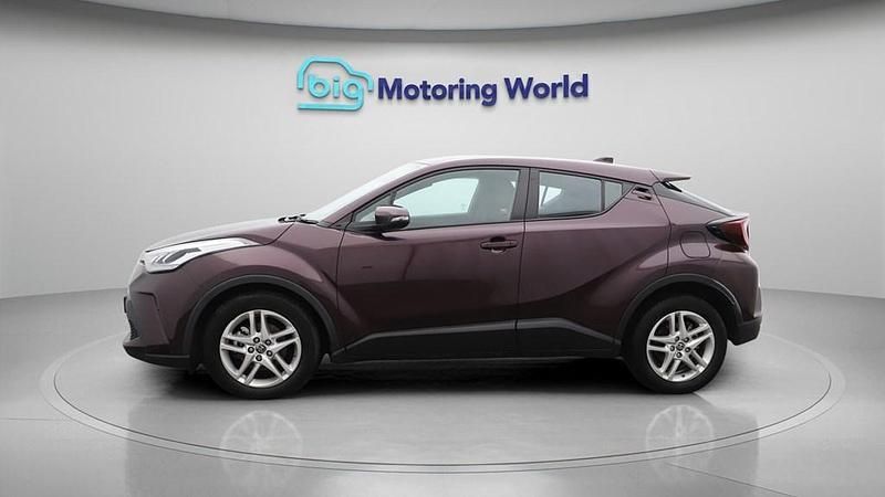 Used Toyota C-HR 122 HP (89 kW) 2022 Mauve/purple SUV