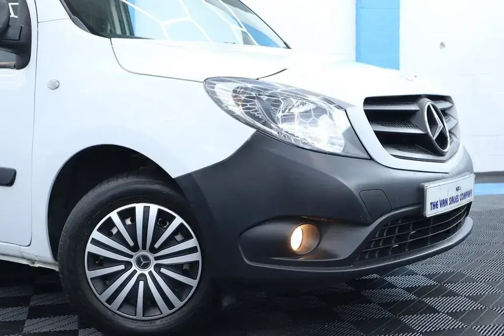 Used Mercedes Citan 109 90 HP (66 kW) 2018 White MPV