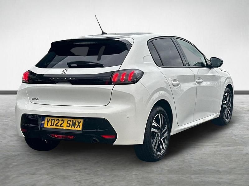 Used Peugeot 208 Allure Premium 99 HP (72 kW) 2022 White Hatchback