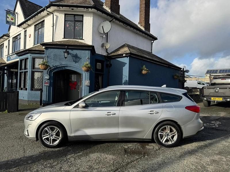 Used Ford Focus Zetec 125 HP (91 kW) 2018 Silver Estate