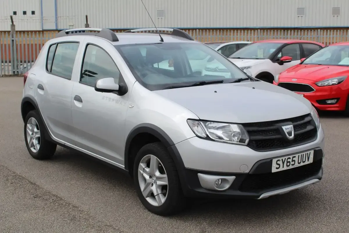 Używany Dacia Sandero Ambiance 2015 Srebrny Hatchback
