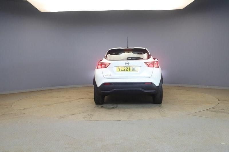 Usado Nissan Juke Acenta 117 HP (86 kW) 2022 Branco SUV