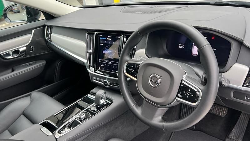 Used Volvo V90 Plus 350 HP (257 kW) 2025 Silver Estate