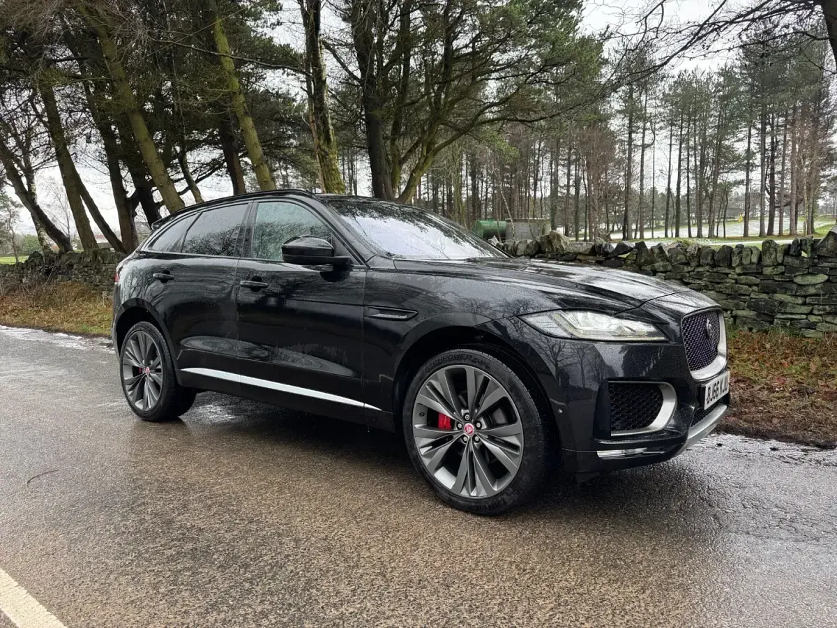 Używany Jaguar F-Pace 300 KM (220 kW) 2016 Czarny SUV