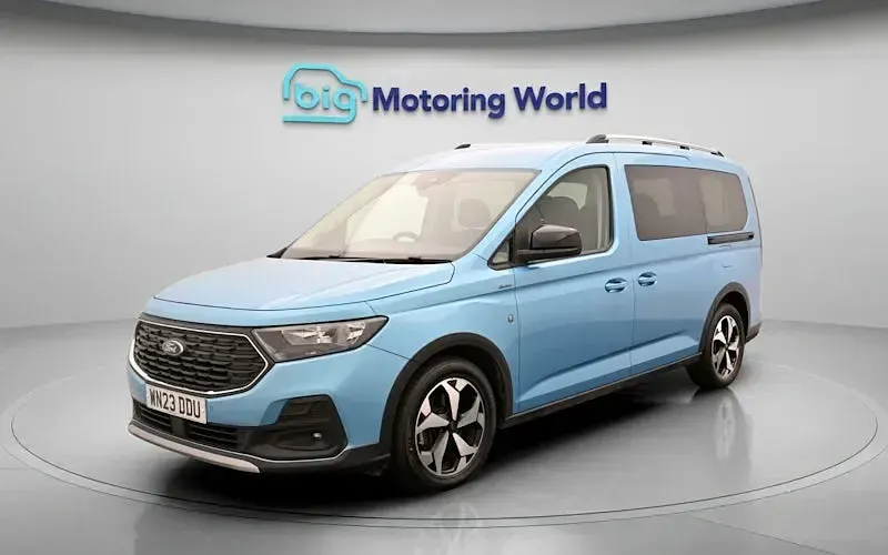 Begagnad Ford Tourneo Active 122 HK (89 kW) 2024 Kombi