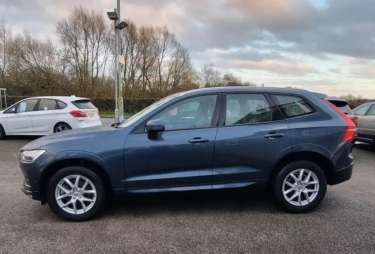 Second-hand Volvo XC60 Momentum 250 CP (183 kW) 2018 Albastru SUV