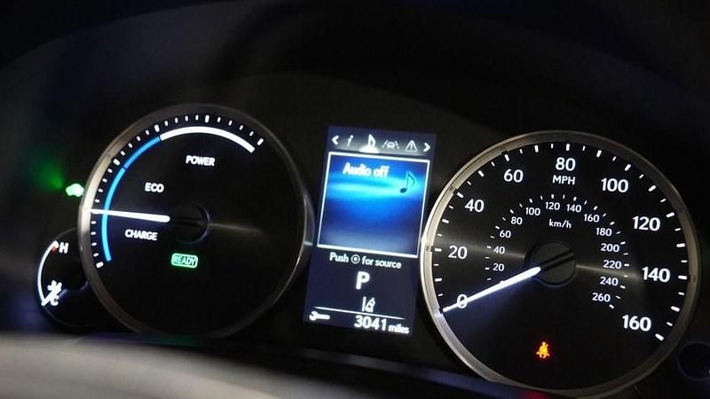 Used Lexus IS300h 223 HP (164 kW) 2019 Black Sedan