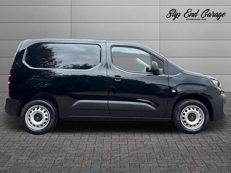 Black New 2025 Citroën Berlingo MPV | £18,995 (Fair price) - Image 1/4