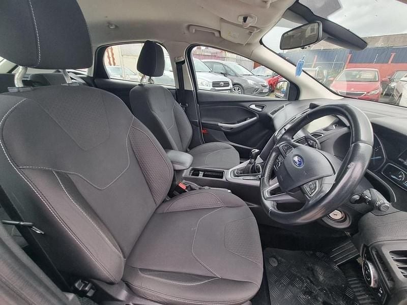 Usado Ford Focus Zetec 2016 Prateado Citadino