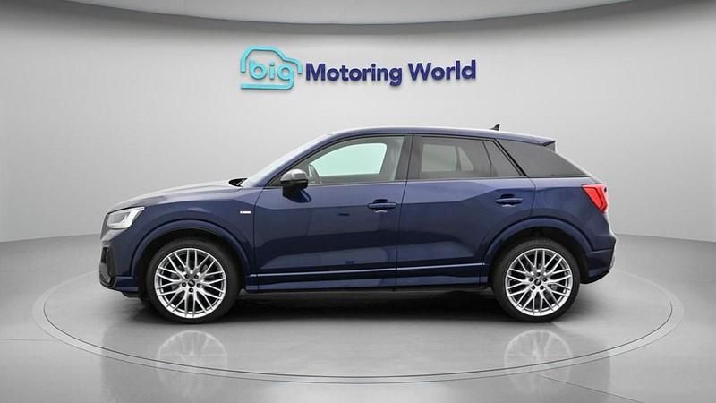 Used Audi Q2 Black Edition 150 HP (110 kW) 2021 Blue SUV