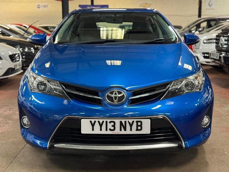 Used Toyota Auris 132 HP (97 kW) 2013 Blue Hatchback