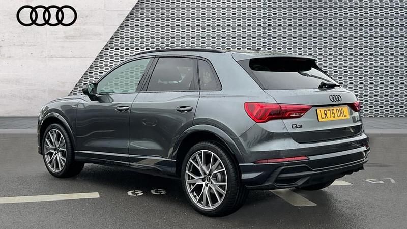 Usado Audi Q3 Black Edition 150 CV (110 kW) 2025 Gris SUV