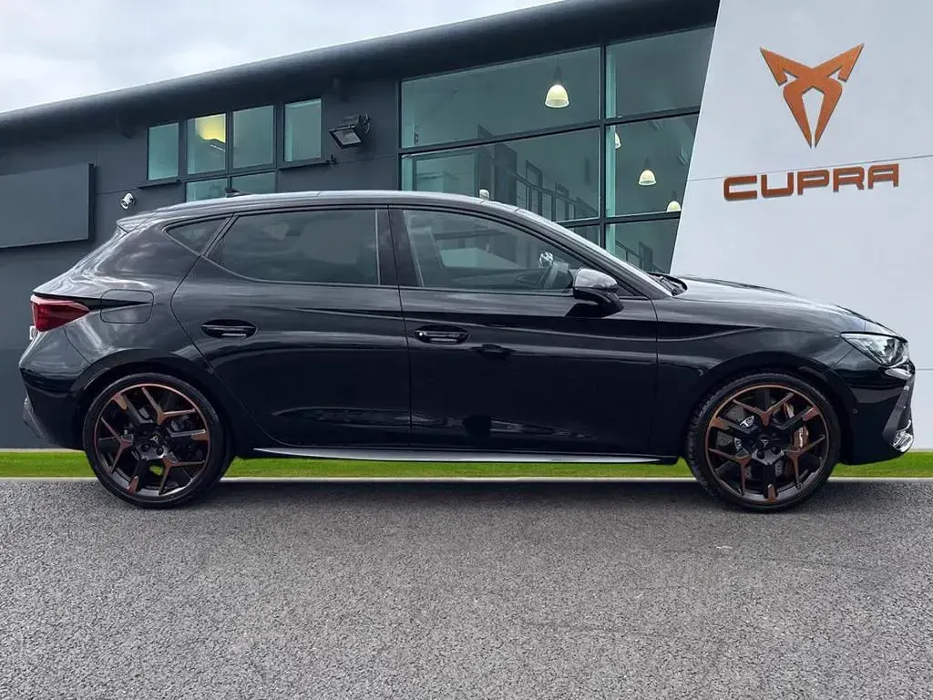 Used Cupra Leon VZ3 325 HP (239 kW) 2025 Black Hatchback