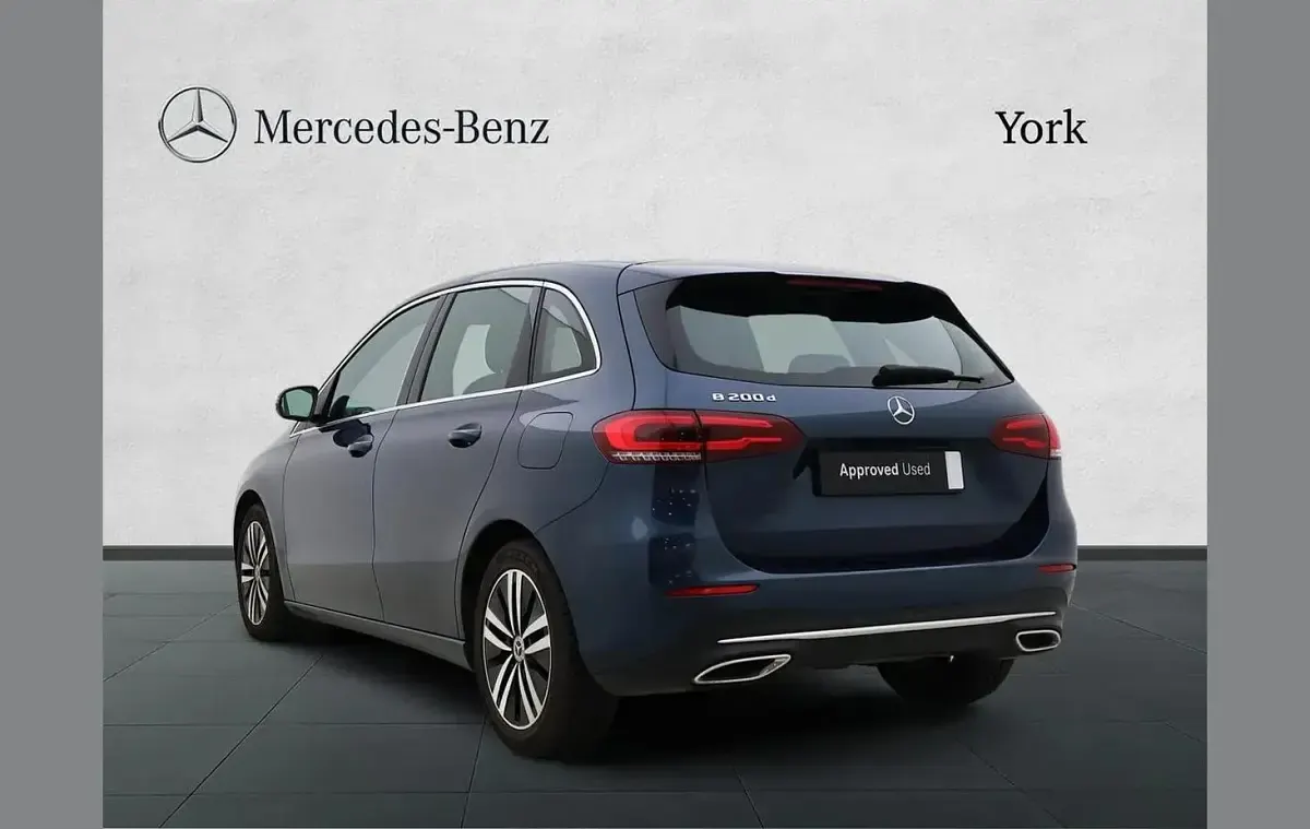Begagnad Mercedes B200 147 HK (108 kW) 2022 Blå Minibuss