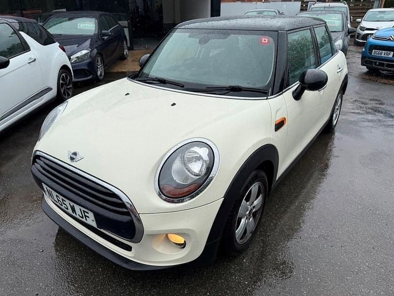 Used Mini Cooper 2015 White Hatchback
