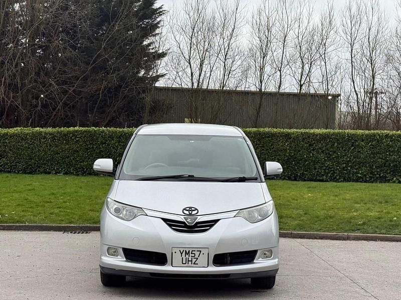 Usado Toyota Estima 2023 Plateado