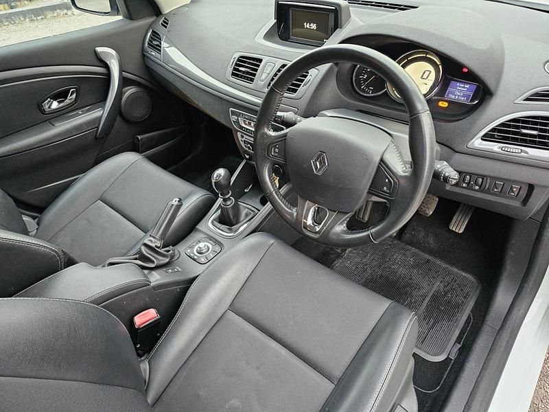 Used Renault Mégane GrandTour Dynamique 110 HP (80 kW) 2016 White Estate