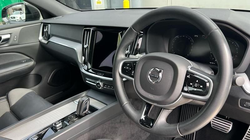 Used Volvo S60 R-Design 250 HP (183 kW) 2022 Blue Sedan