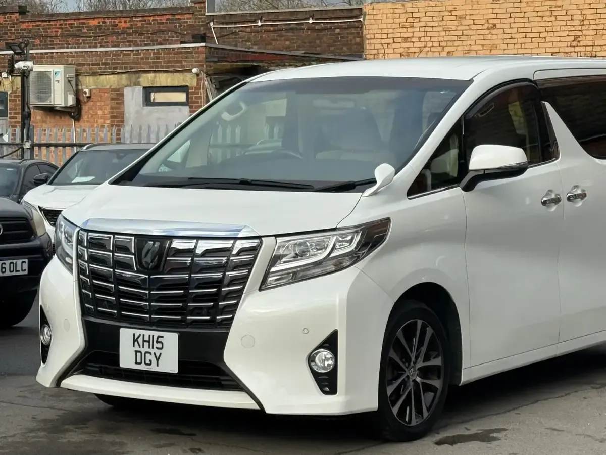 Begagnad Toyota Alphard Edition 182 HK (133 kW) 2025 Vit Minibuss