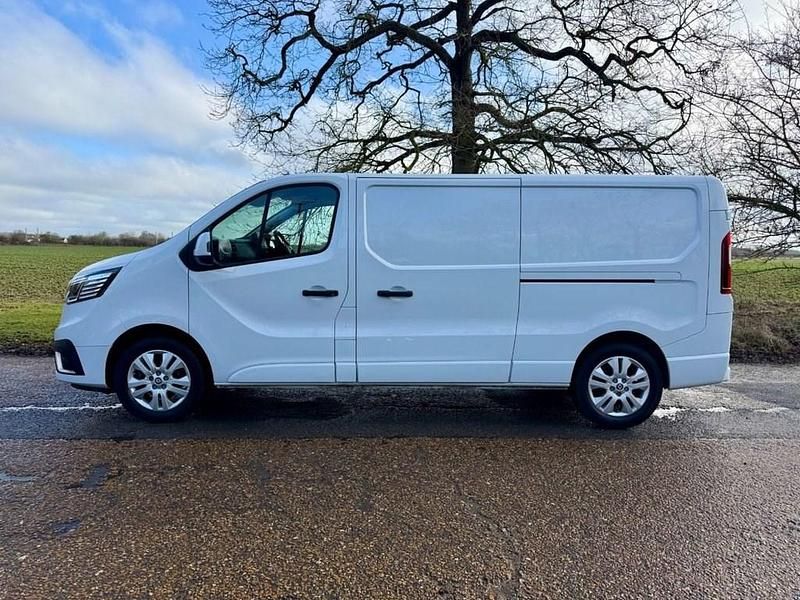 Used Renault Trafic 2024 White MPV