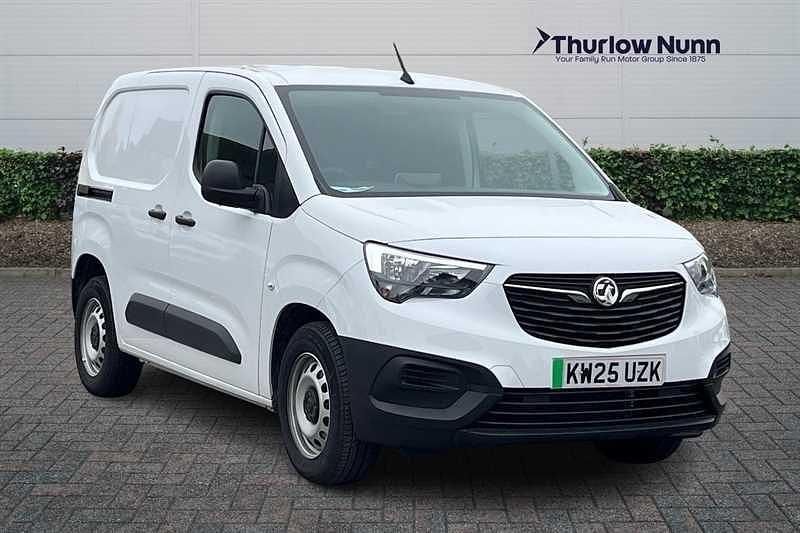 Used Vauxhall Combo 100 kW (136 HP) 2025 White MPV
