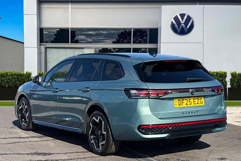Used VW Passat R-line 272 HP (200 kW) 2025 Green Estate