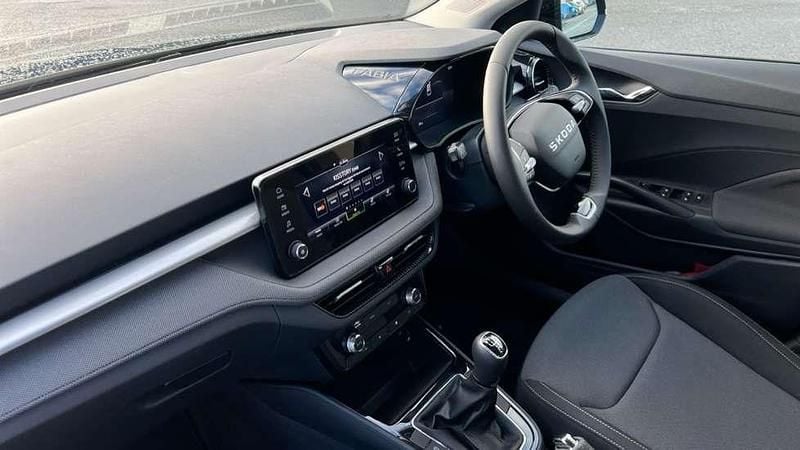 New Skoda Fabia SE 80 HP (58 kW) 2025 Pearl  black magic Hatchback