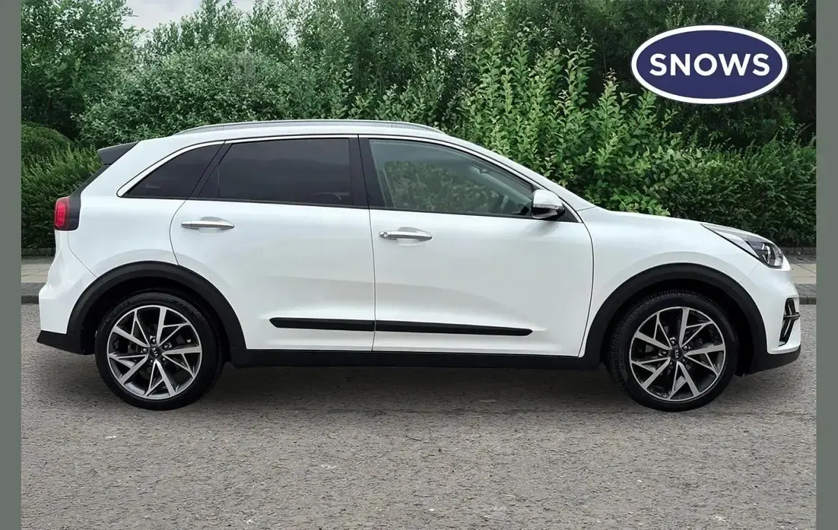 Used Kia Niro 141 HP (103 kW) 2020 White pearl SUV