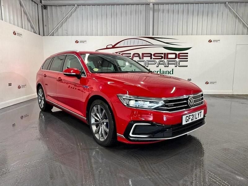 Red Used 2021 VW Passat Advance Estate | £14,499 (Fair price) - Image 1/4