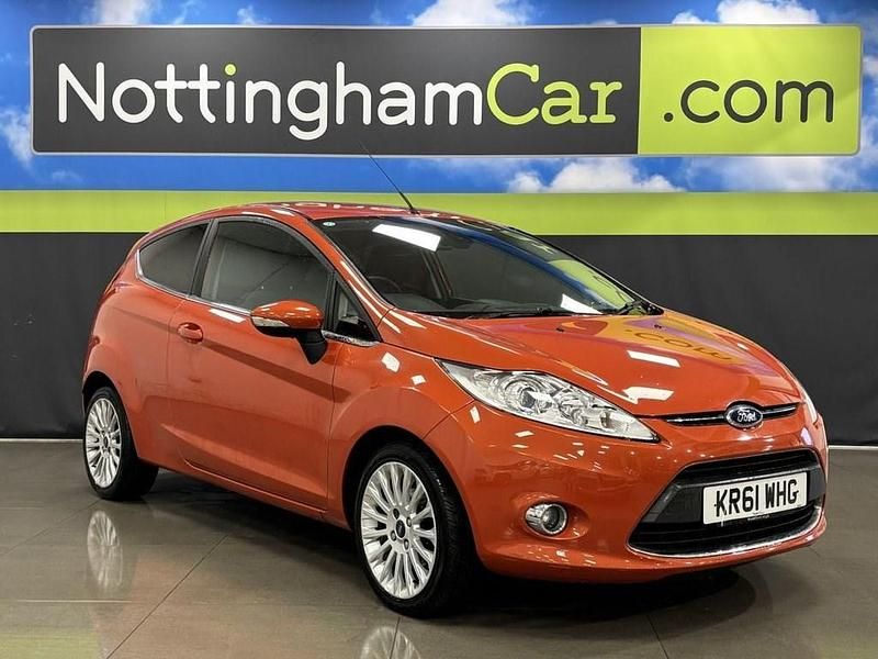 Used Ford Fiesta Titanium 94 HP (69 kW) 2012 Red Hatchback