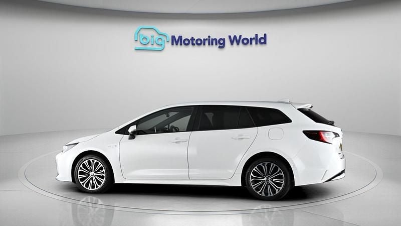Używany Toyota Corolla Design 121 KM (88 kW) 2020 Kombi