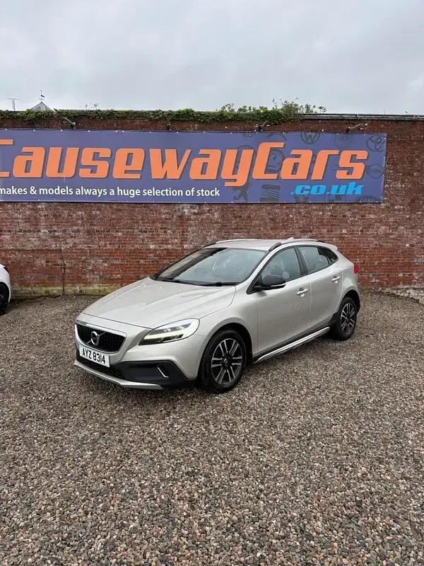 Used Volvo V40 Plus 2018 Gold Hatchback