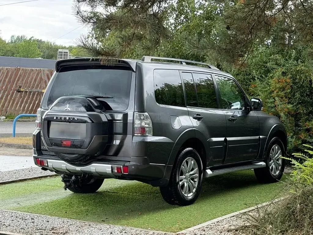 Used Mitsubishi Shogun 187 HP (137 kW) 2016 Grey SUV