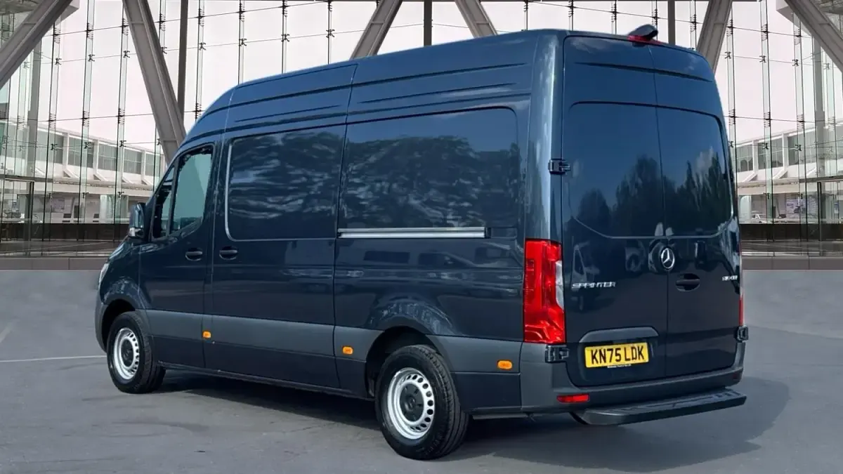 Begagnad Mercedes Sprinter 150 HK (110 kW) 2025 Grå Van