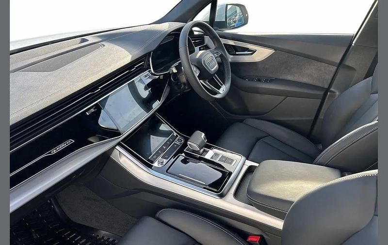 New Audi Q7 S-Line 334 HP (245 kW) 2025 White SUV