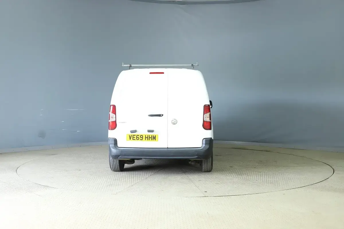 Used Vauxhall Combo Edition 100 HP (73 kW) 2019 White MPV