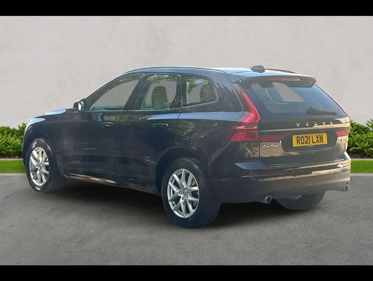 Used Volvo XC60 Momentum 250 HP (183 kW) 2021 Black SUV