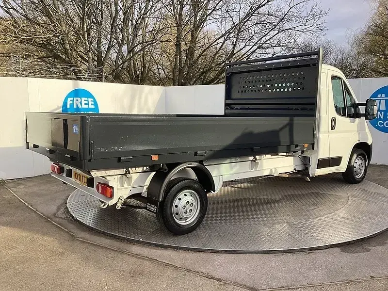 Second-hand Peugeot Boxer 140 CP (102 kW) 2021 Alb Van