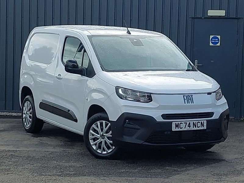 White Used 2024 Fiat Doblò MPV | £15,998 (Fair price) - Image 1/4