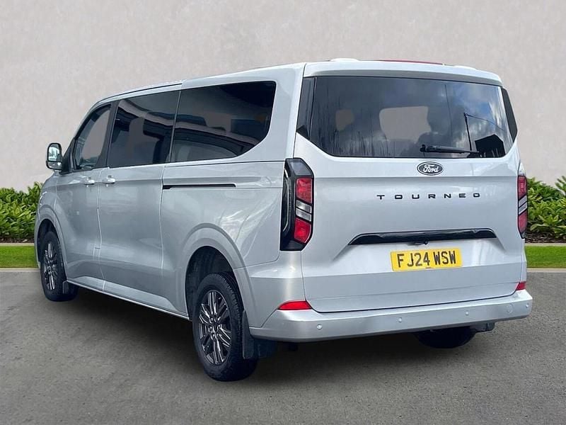 Used Ford Tourneo Titanium 150 HP (110 kW) 2024 Silver MPV