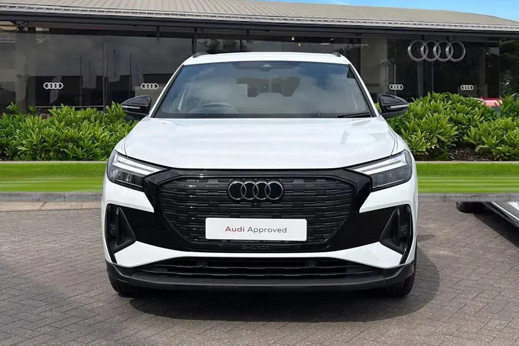 Used Audi Q4 e-tron Black Edition 210 kW (286 HP) 2026 White SUV