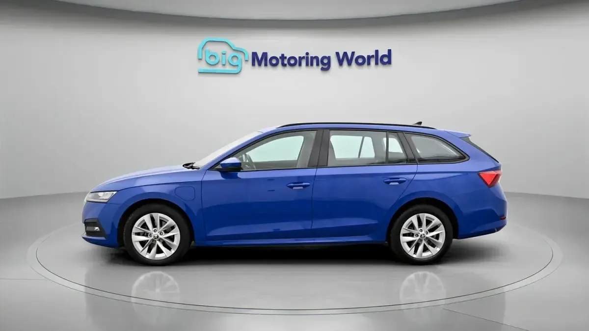 Used Skoda Octavia SE Technology 201 HP (147 kW) 2024 Blue Estate