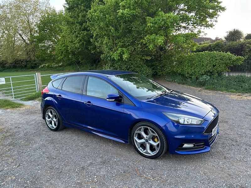 Begagnad Ford Focus ST 2016 Blå Halvkombi