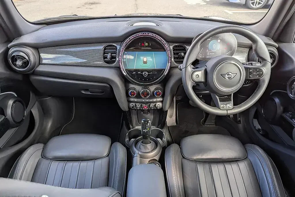 Begagnad Mini Cooper Exclusive 134 HK (98 kW) 2024 Svart Halvkombi