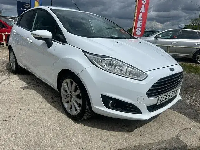 Used Ford Fiesta Titanium 2015 White Hatchback