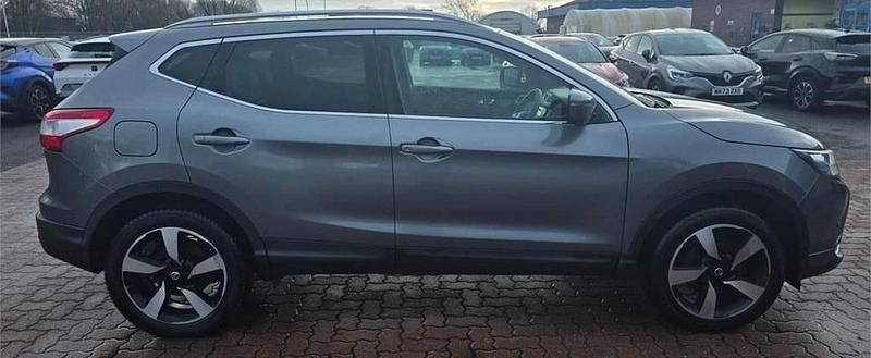Used Nissan Qashqai N-Vision 110 HP (80 kW) 2017 Gunmetal grey SUV
